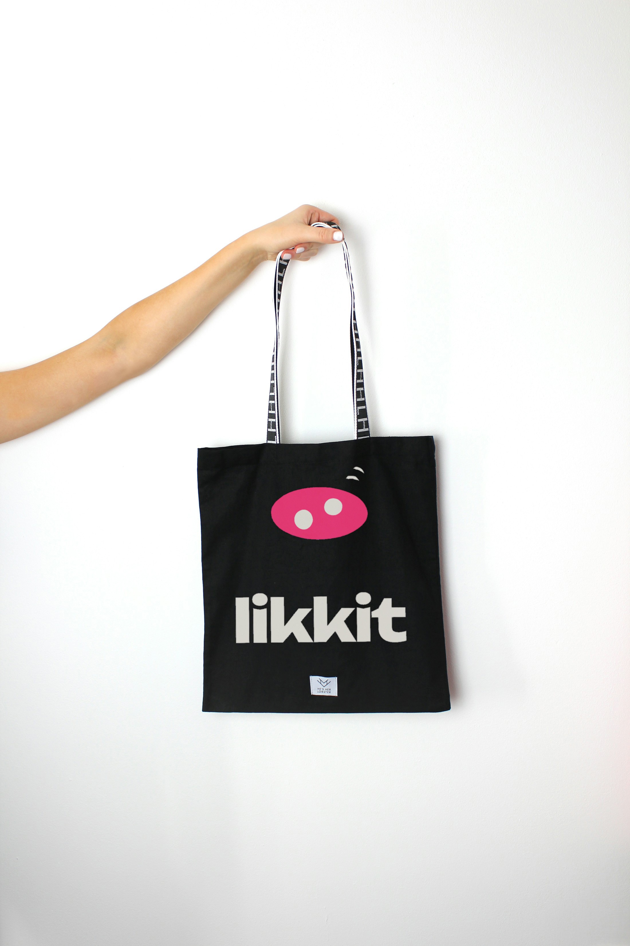 Siyah bez çanta üzerinde Likkit serigrafi baskı konsepti